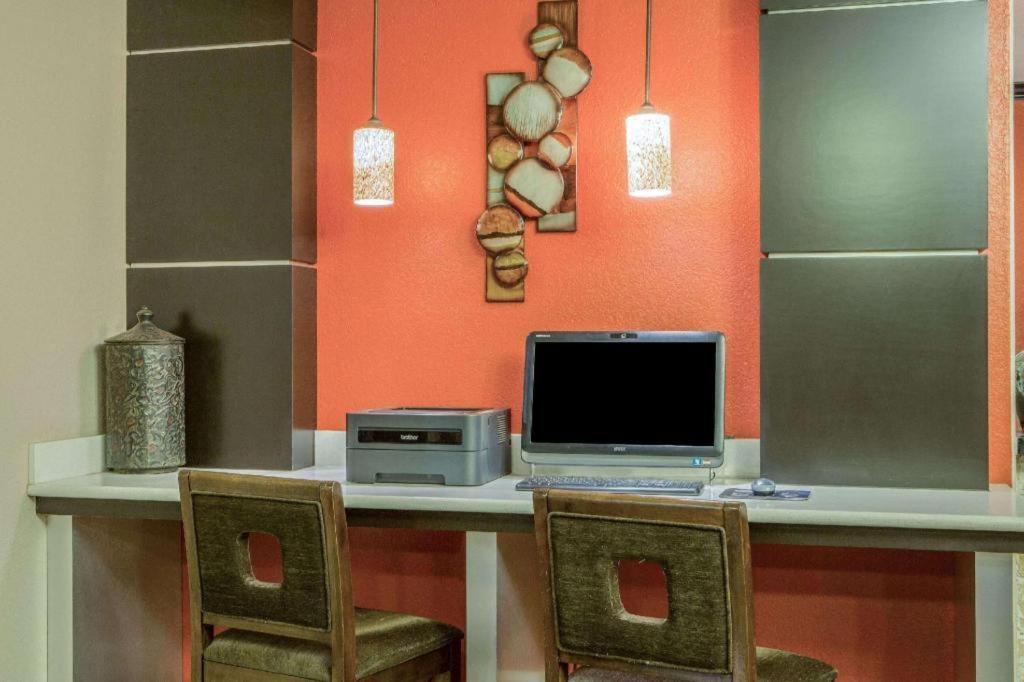Super 8 By Wyndham Mansfield La Hotell Eksteriør bilde